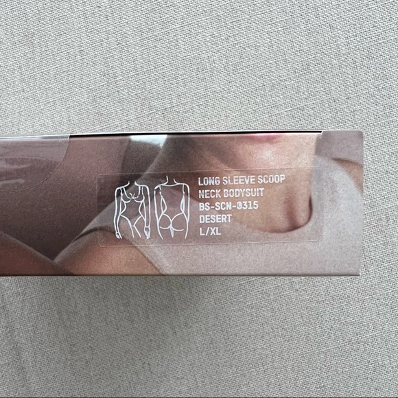 SKIMS Essential Long Sleeve Scoop Neck Bodysuit L/XL Desert - Picture 12 of 12